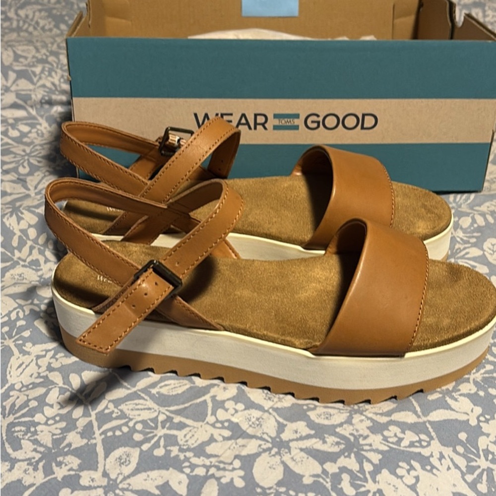 Toms Women's Sandals 7.5 tan